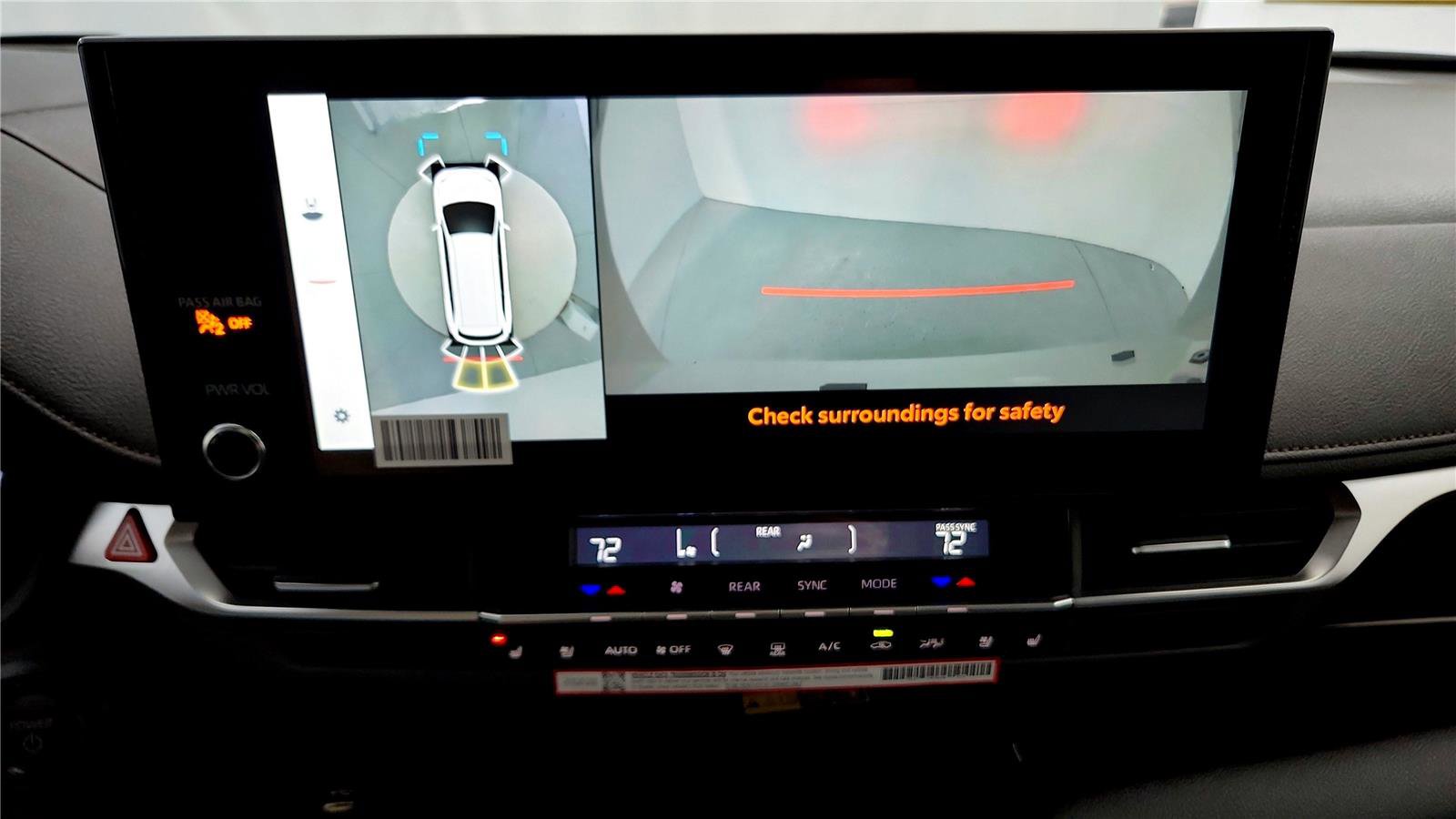 Used 2026 Toyota Sienna Platinum image 34