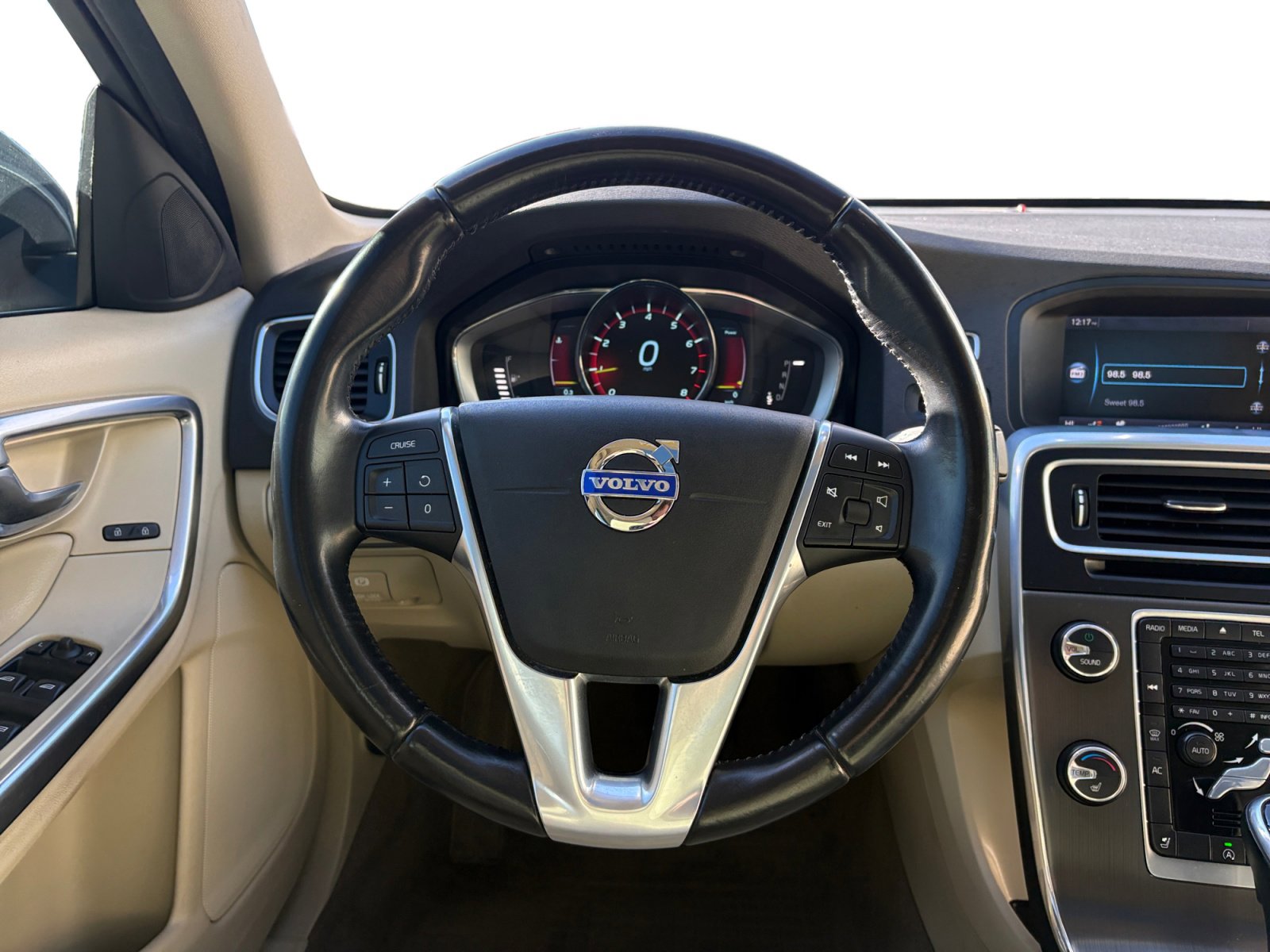 Used 2015 Volvo S60 T5 Premier image 3