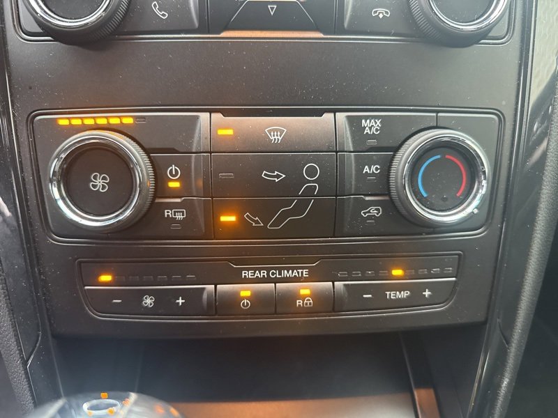 Used 2019 Ford Explorer XLT image 17