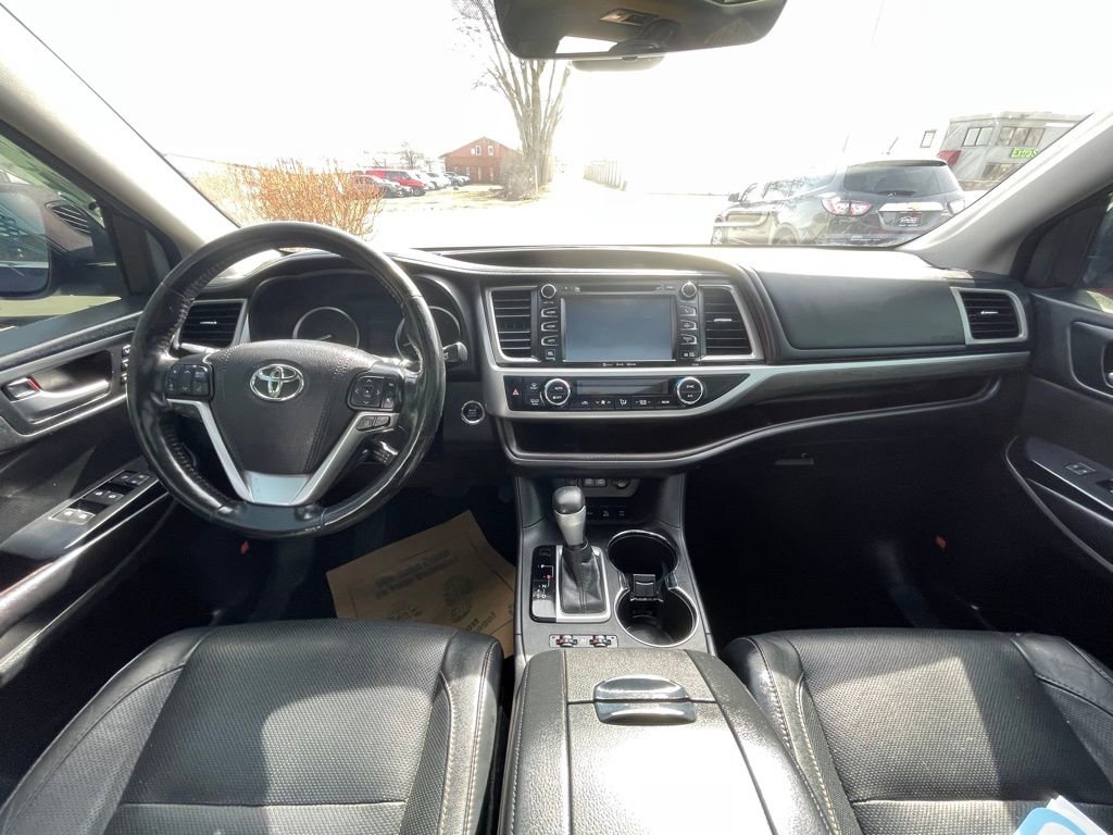 Used 2017 Toyota Highlander Limited Platinum AWD/4WD image 19