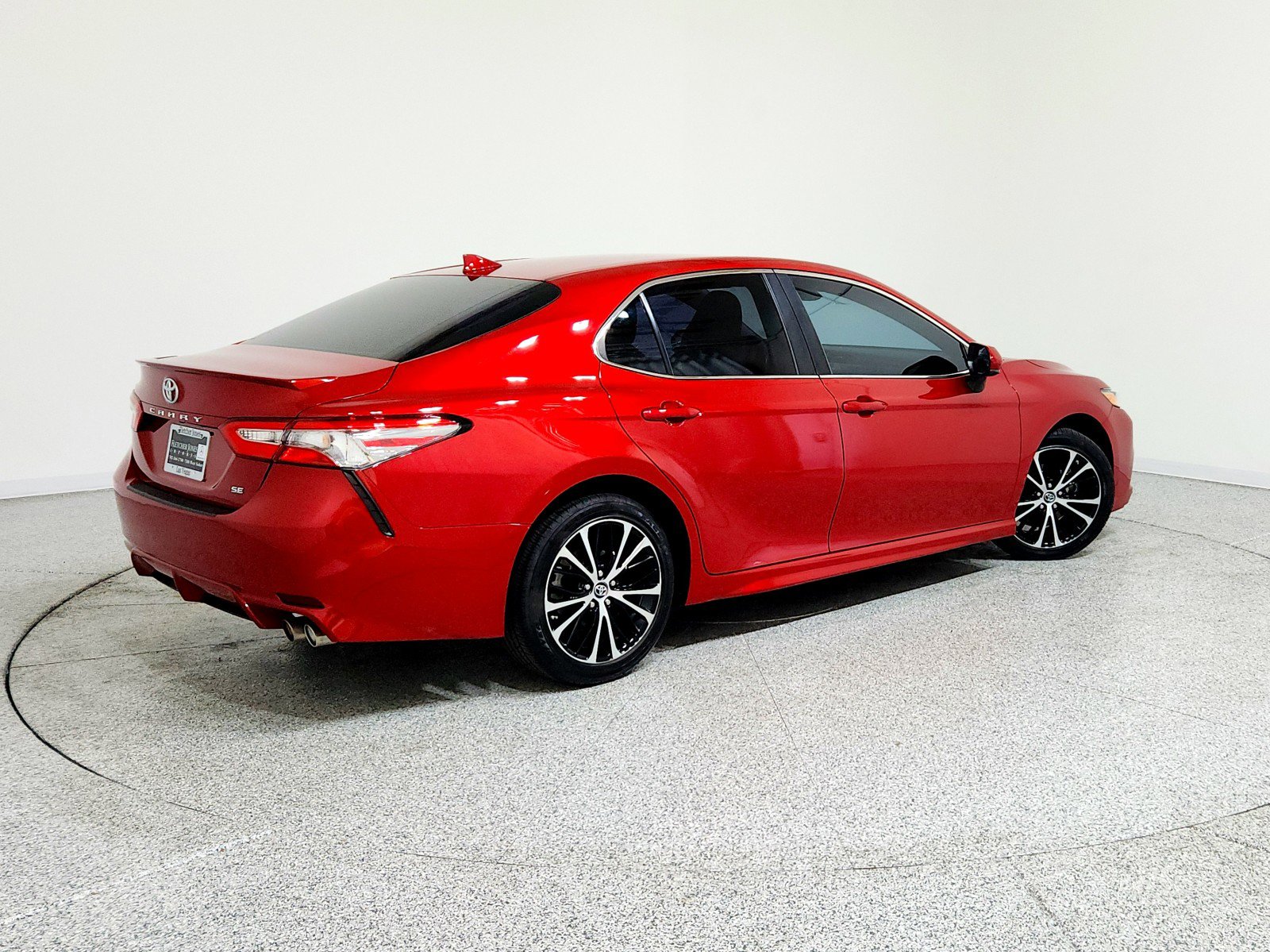 Used 2019 Toyota Camry SE image 3
