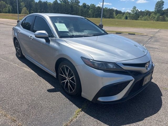 Used 2021 Toyota Camry SE image 2