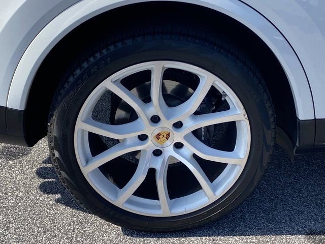Used 2021 Porsche Cayenne Coupe w/ Premium Package image 33