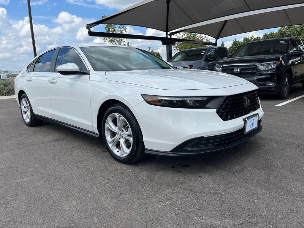Certified 2025 Honda Accord LX image 3