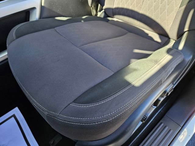 Used 2021 Nissan Titan SV w/ SV Convenience Package image 8