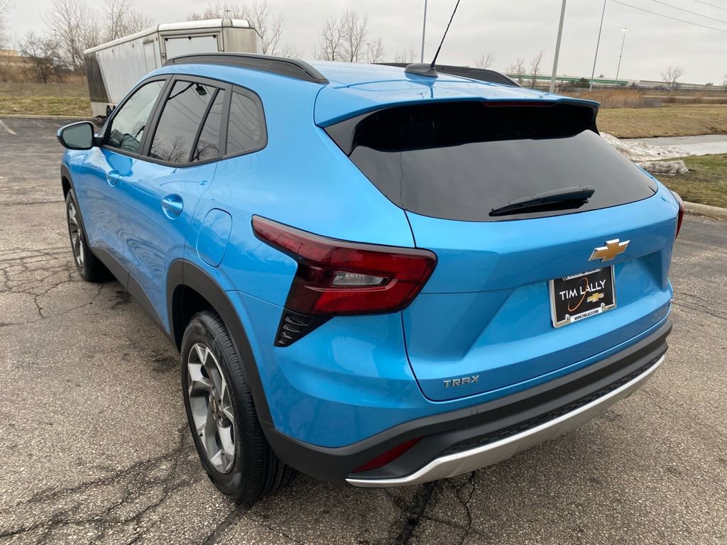 New 2026 Chevrolet Trax LT w/ Sunroof Package image 5