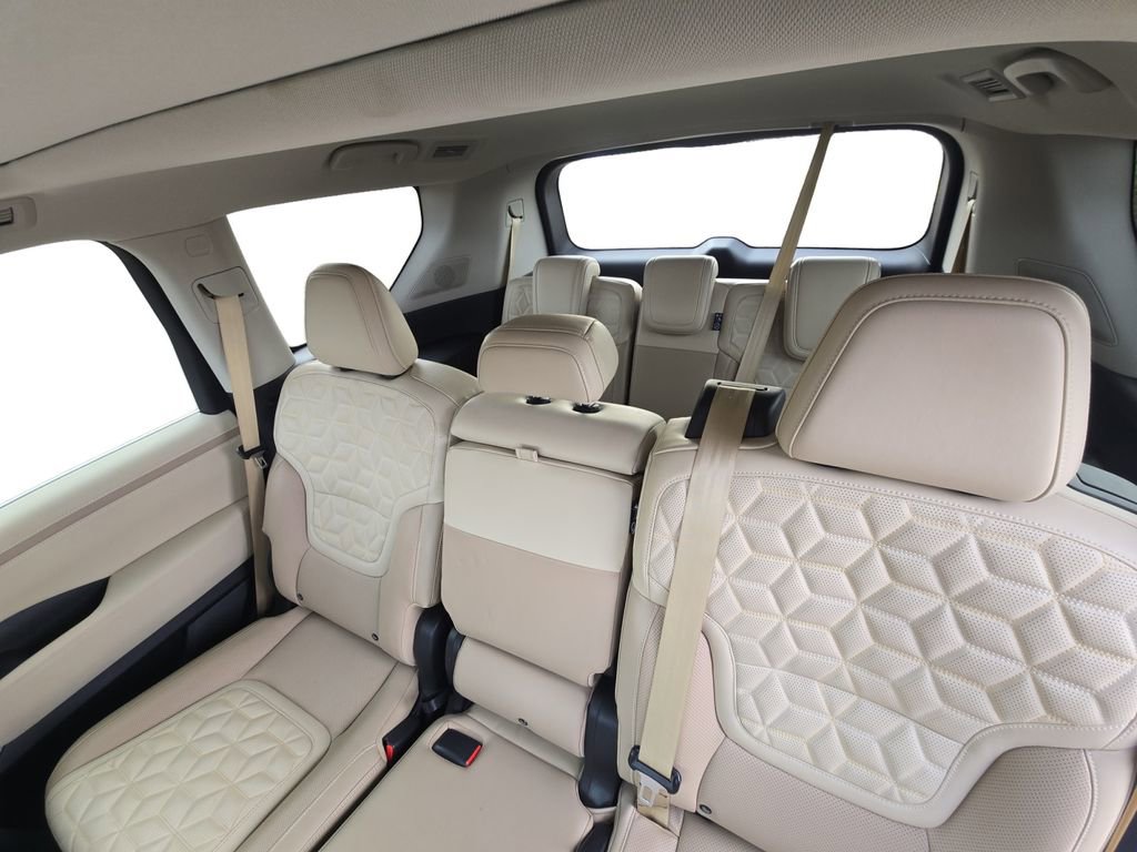 Used 2025 Nissan Armada Platinum image 15