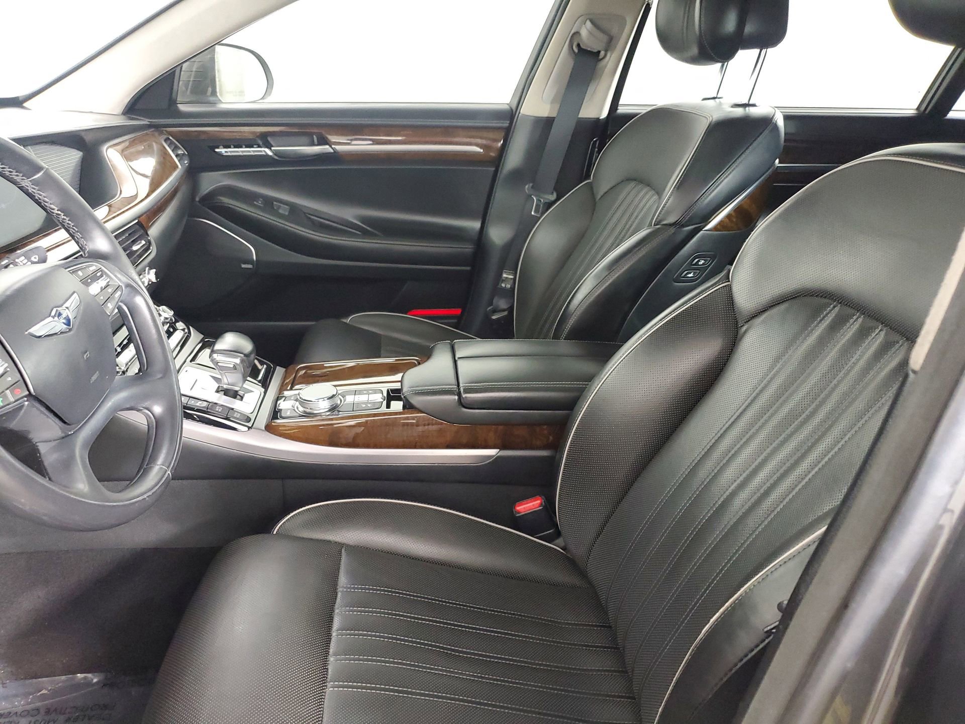 Used 2017 Genesis G90 3.3T Premium image 28