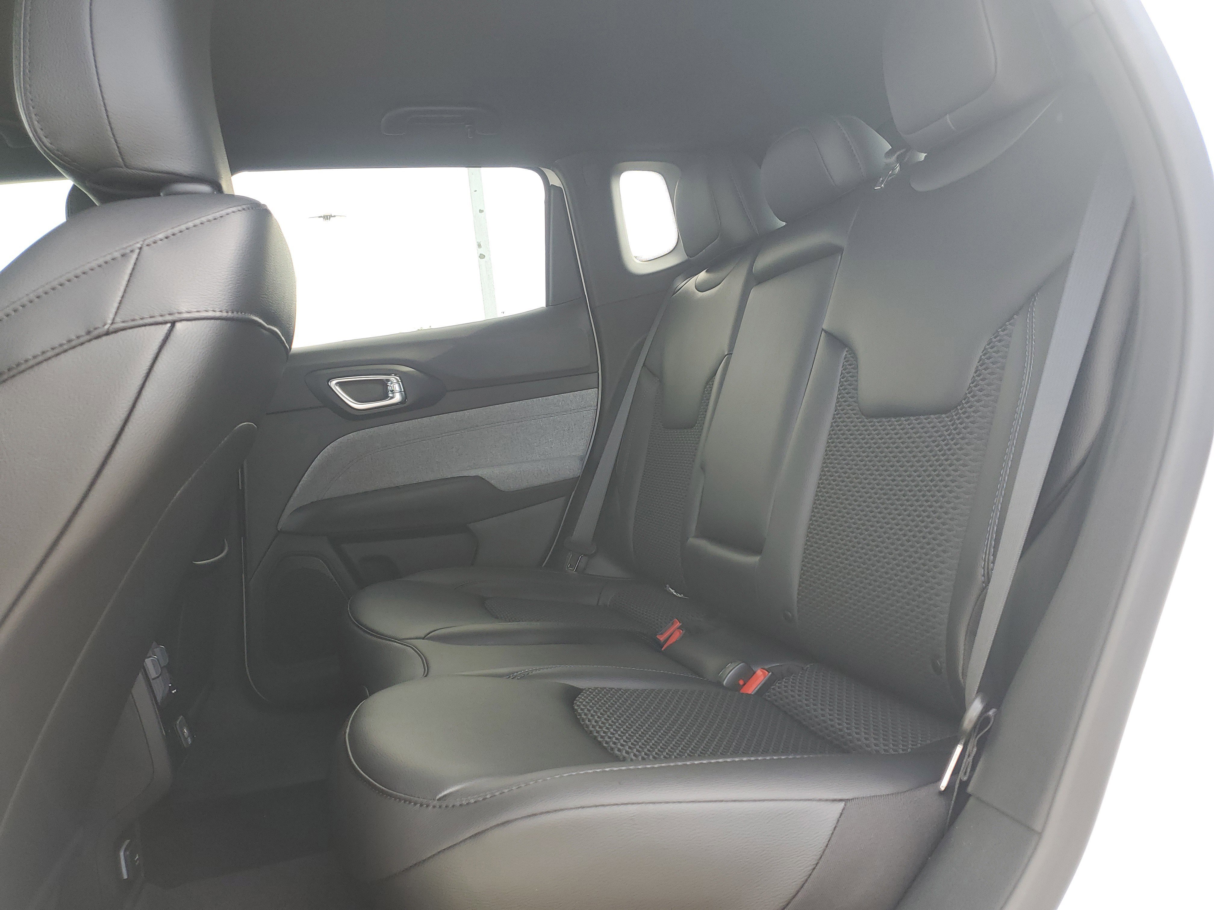 New 2026 Jeep Compass Latitude image 8