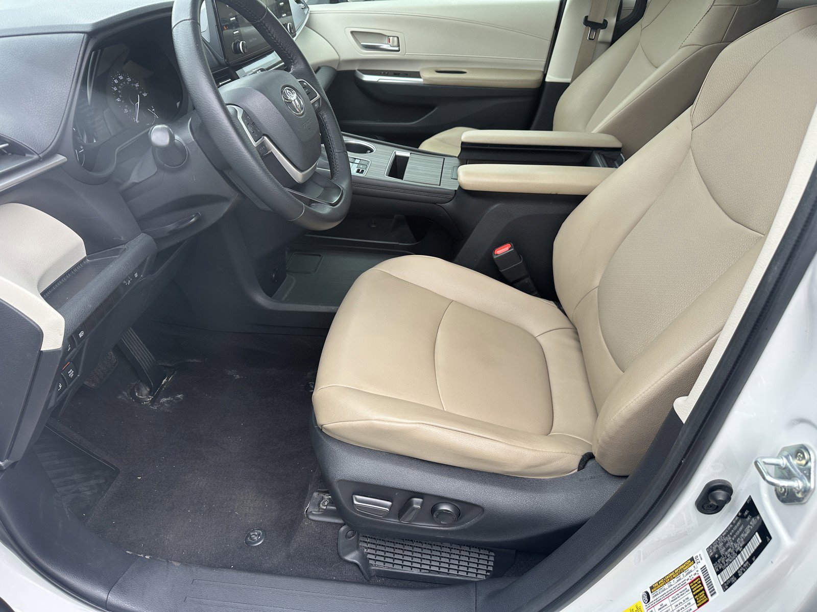 Used 2021 Toyota Sienna XLE AWD/4WD image 9