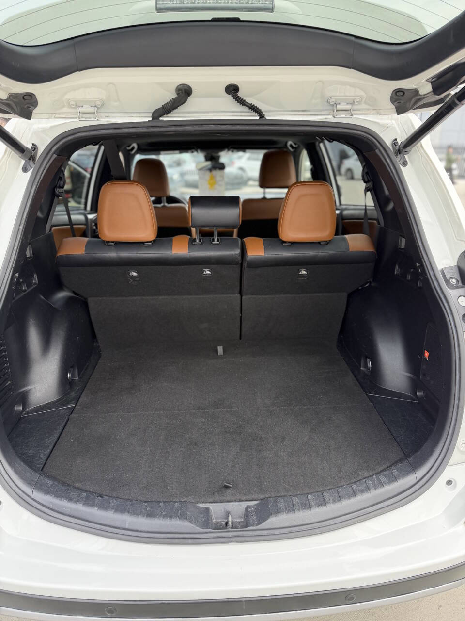 Used 2017 Toyota RAV4 SE w/ Advanced Technology Package image 3