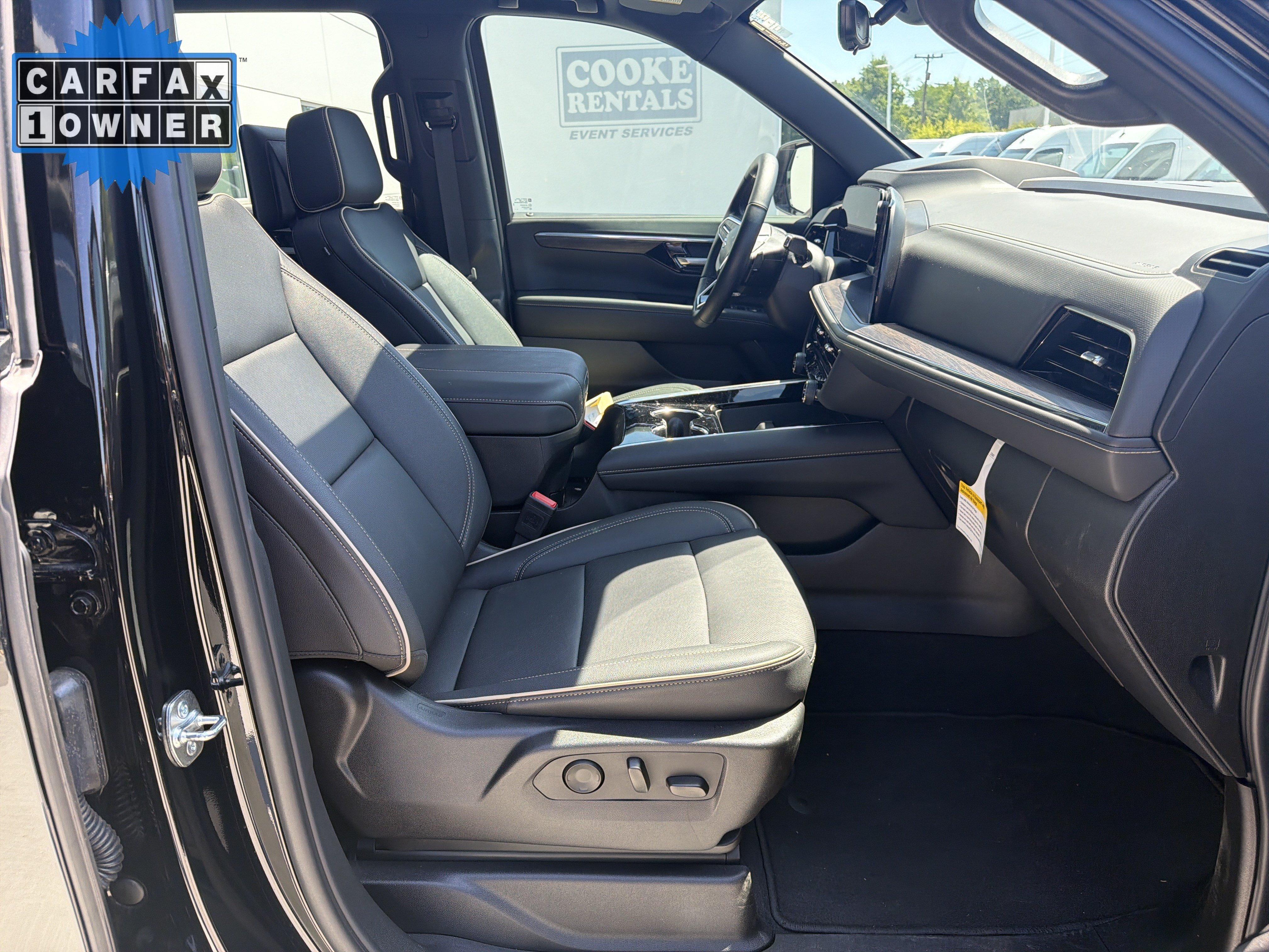 Used 2025 Chevrolet Suburban Premier AWD/4WD image 35