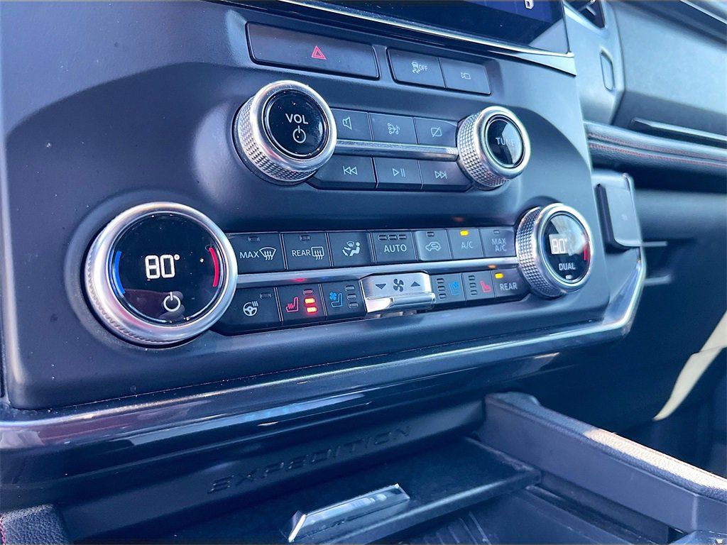 Used 2023 Ford Expedition Limited image 16