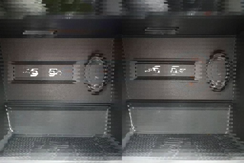 Used 2024 Volkswagen Taos SE image 24