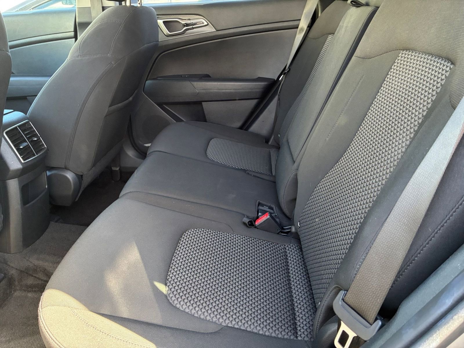 Used 2025 Kia Sportage LX image 25