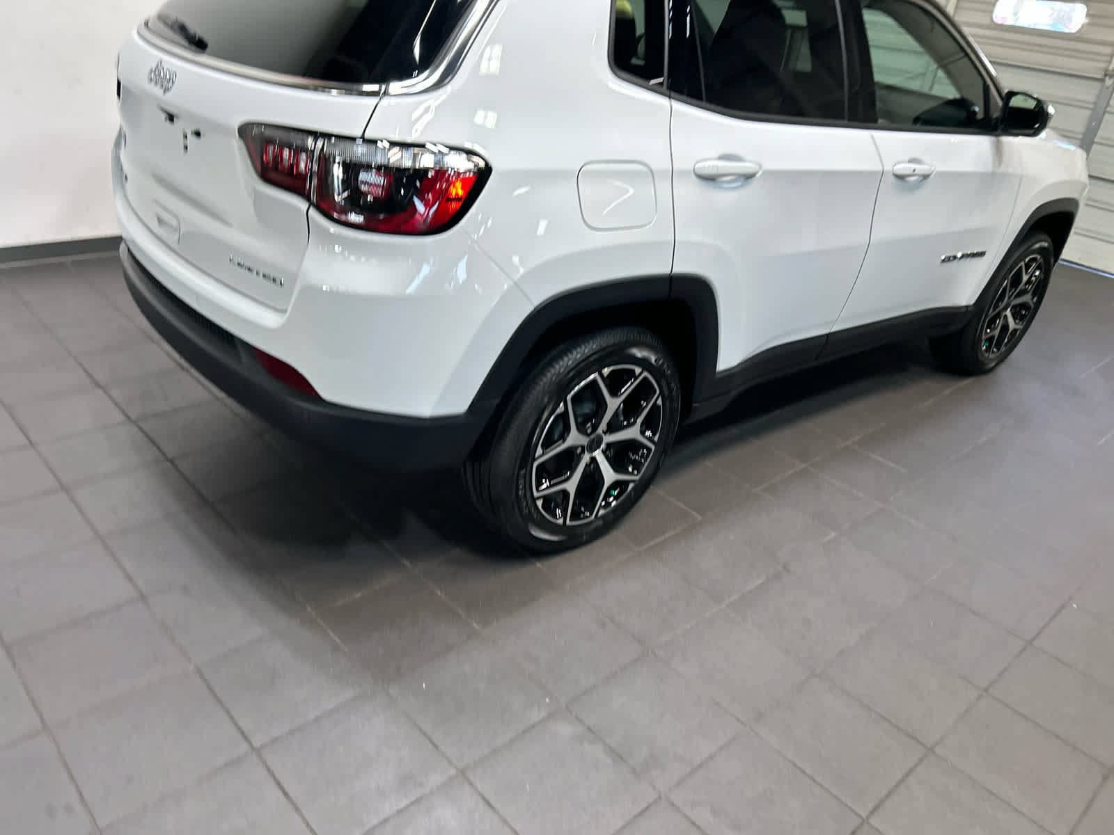 New 2026 Jeep Compass Limited AWD/4WD image 3