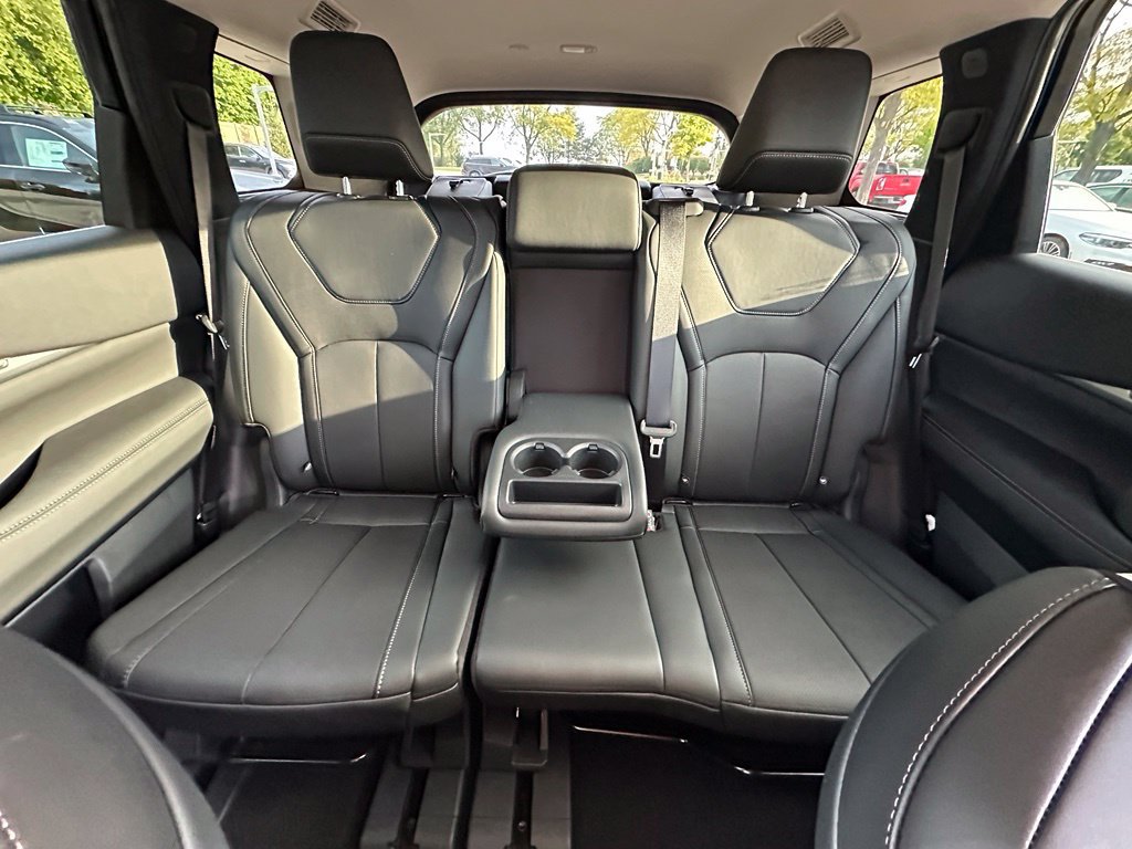 Certified 2027 INFINITI QX60 Luxe w/ Family Package AWD/4WD image 17