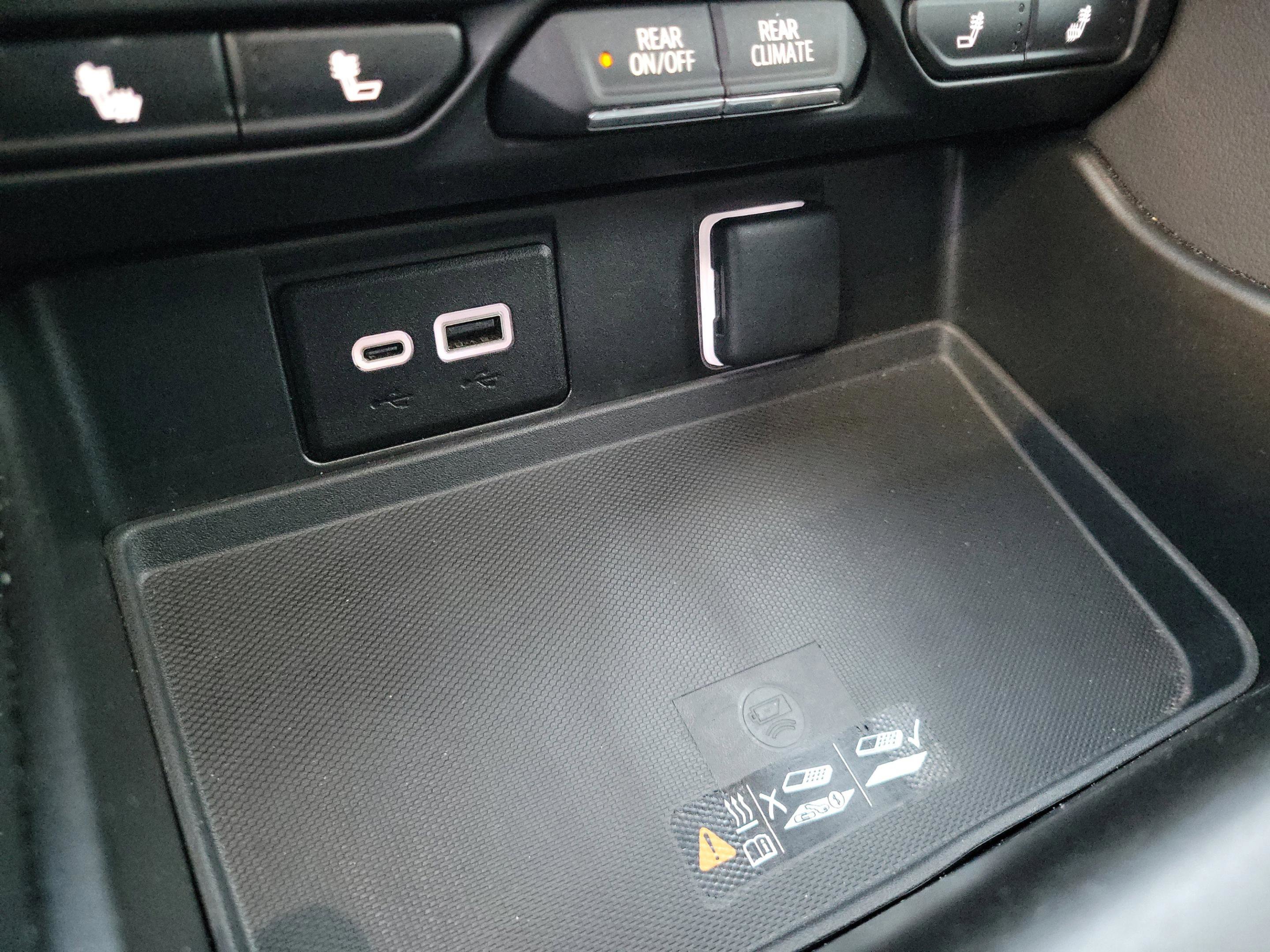 Used 2024 Chevrolet Suburban LT image 35