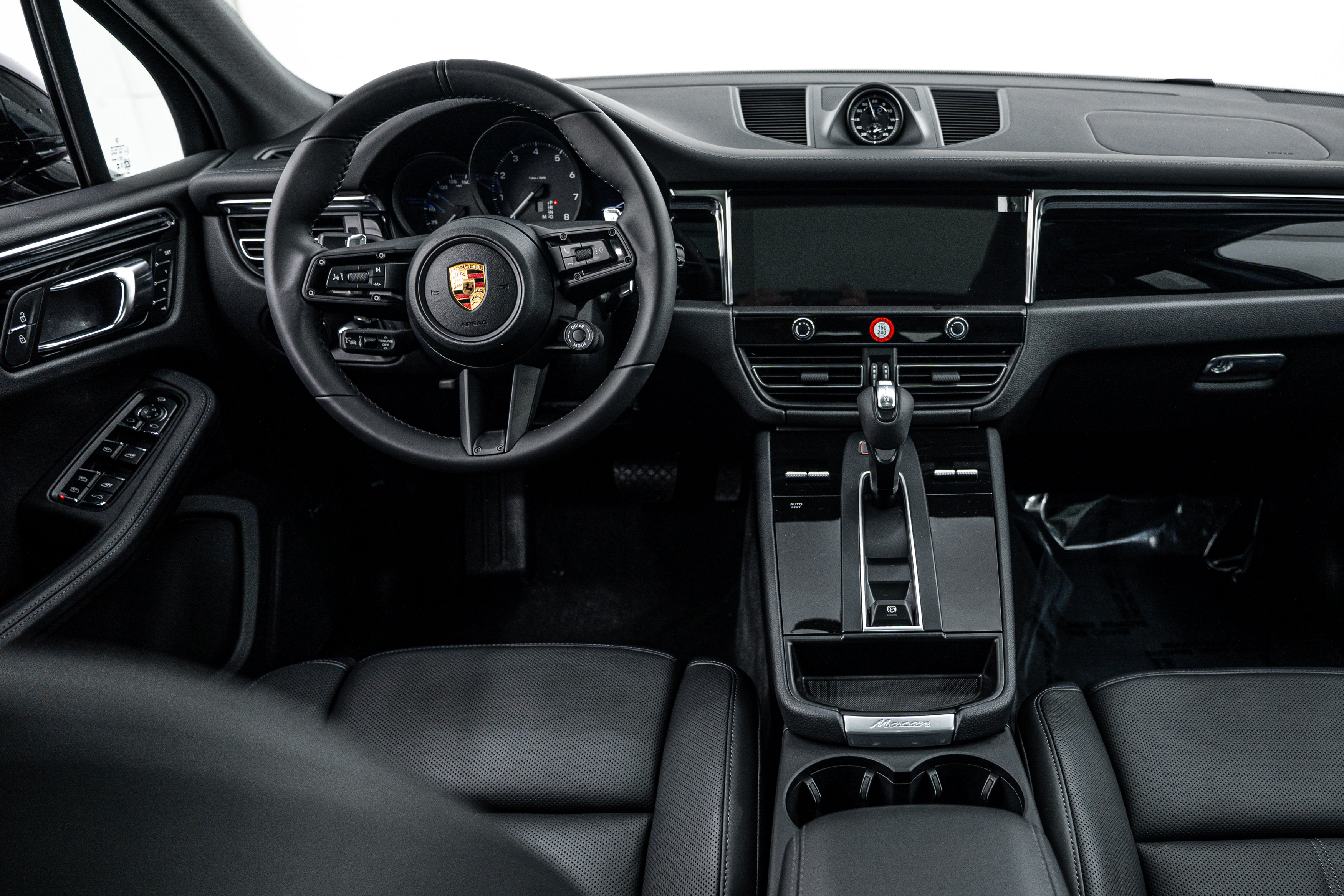 Certified 2026 Porsche Macan AWD/4WD image 27