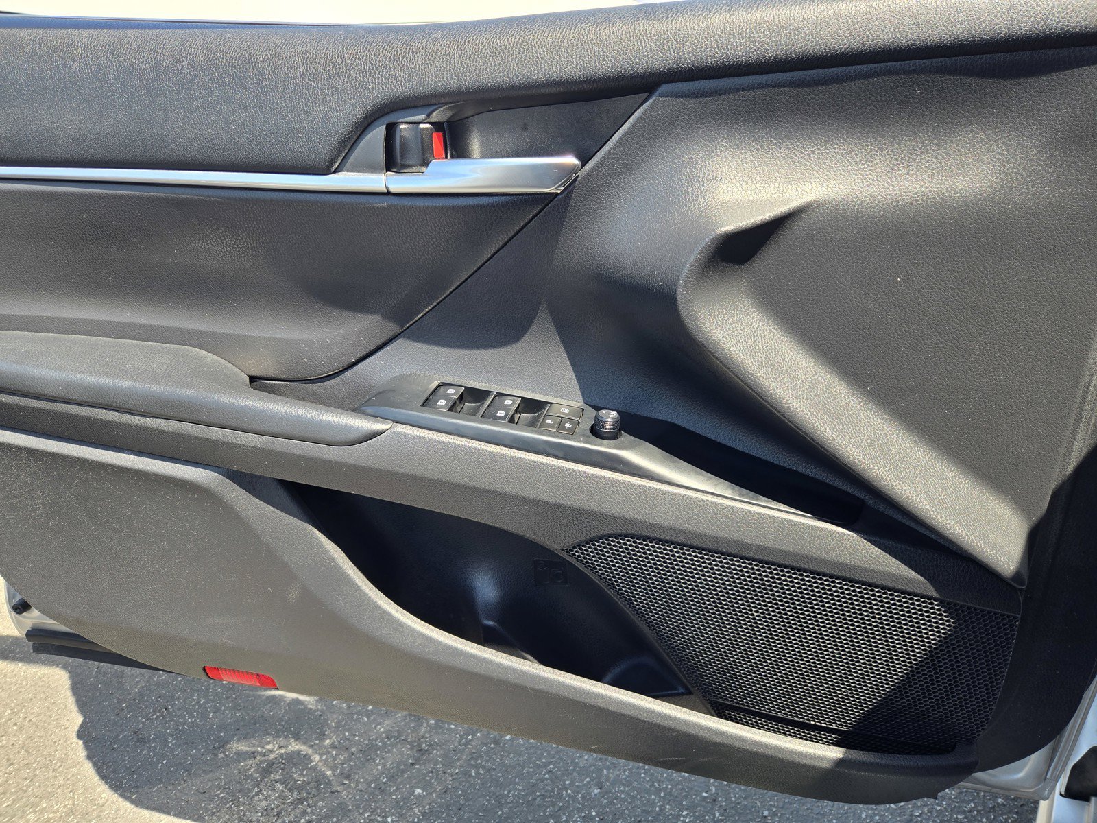 Used 2020 Toyota Camry SE FWD image 25