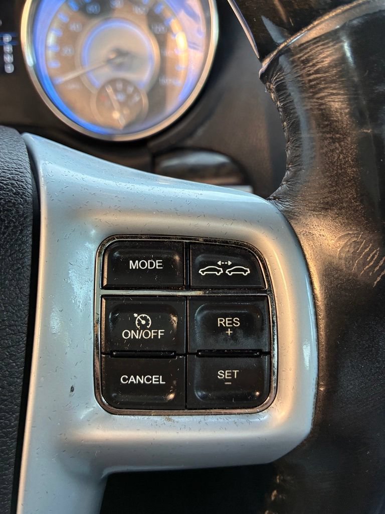 Used 2014 Chrysler 300 C w/ Beats Audio Group RWD image 27