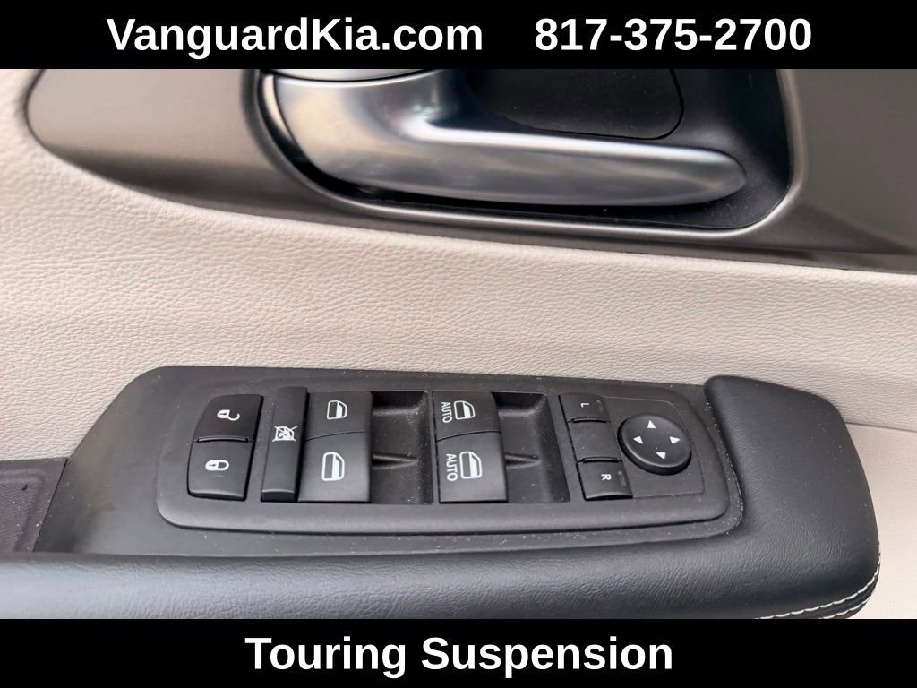 Used 2023 Chrysler Pacifica Touring-L FWD image 19