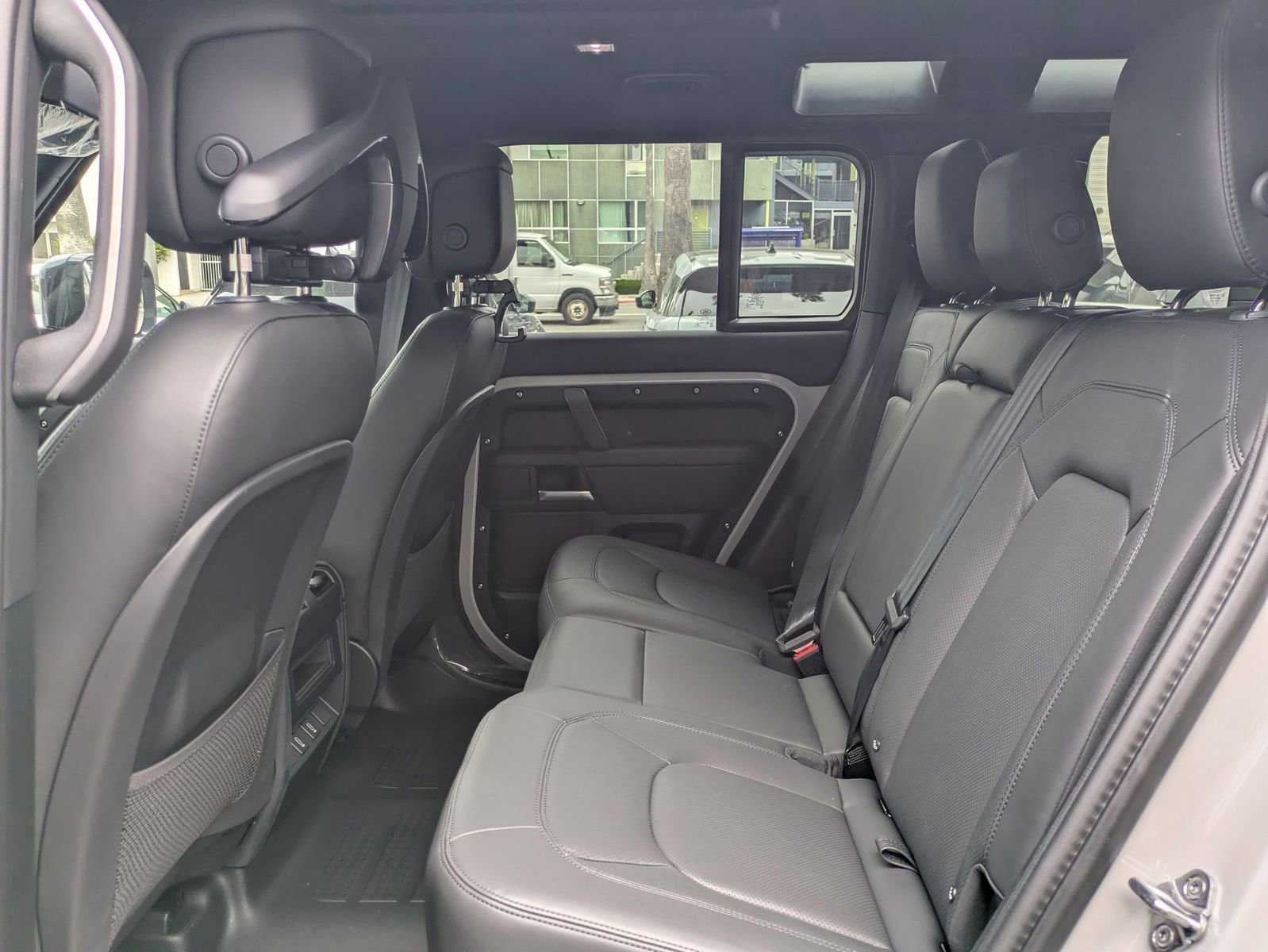 New 2026 Land Rover Defender 110 X-Dynamic SE image 30