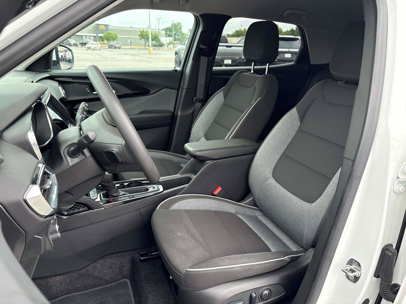 Used 2023 Chevrolet TrailBlazer LT w/ Convenience Package FWD image 10