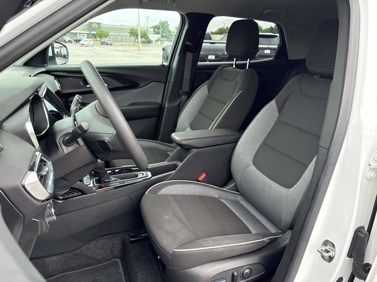 Used 2023 Chevrolet TrailBlazer LT w/ Convenience Package FWD image 10