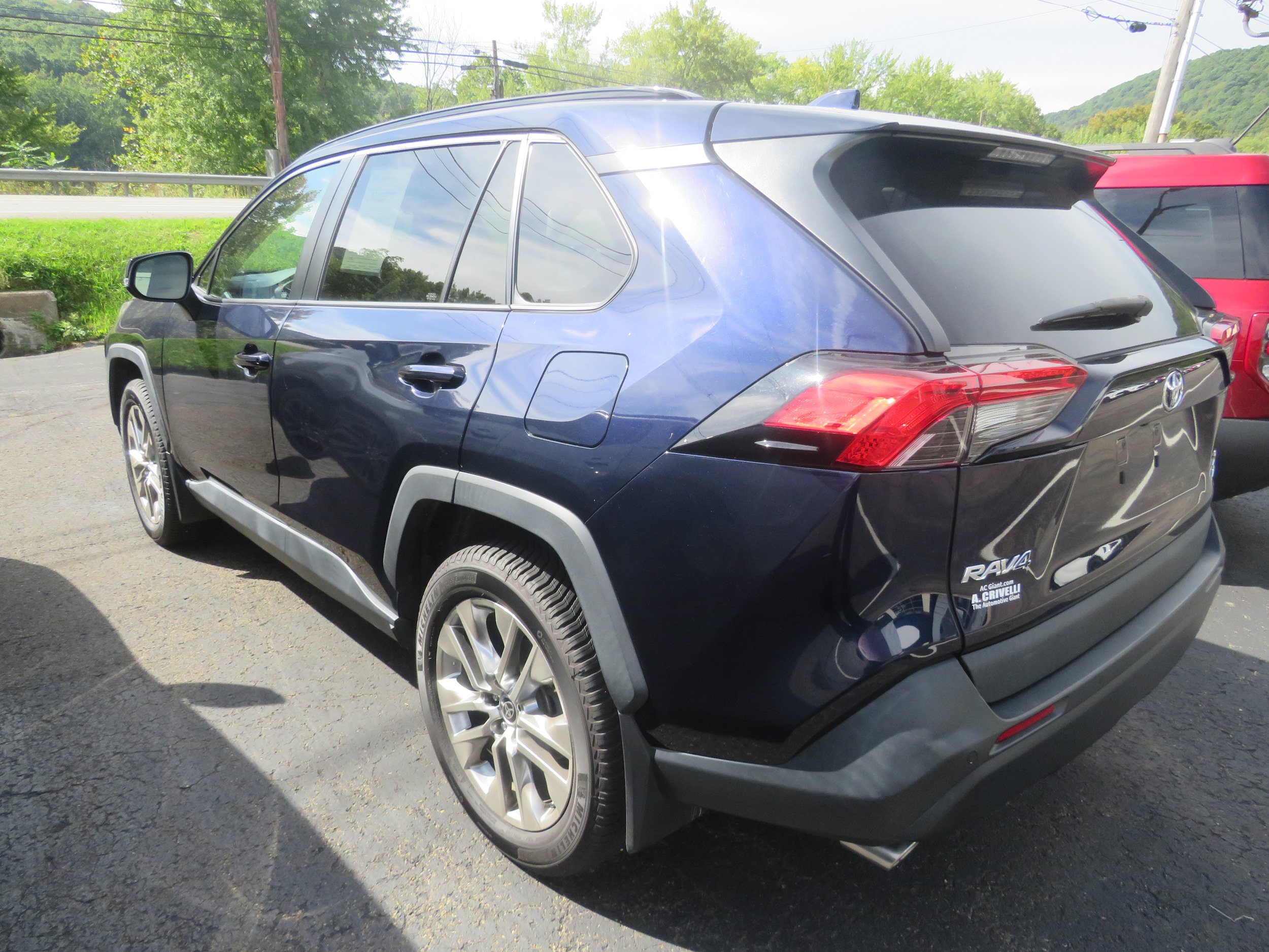 Used 2021 Toyota RAV4 XLE Premium AWD/4WD image 4