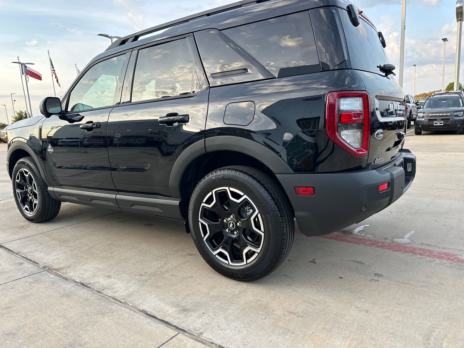 New 2025 Ford Bronco Sport Outer Banks w/ Outer Banks Tech Package+ AWD/4WD video 3