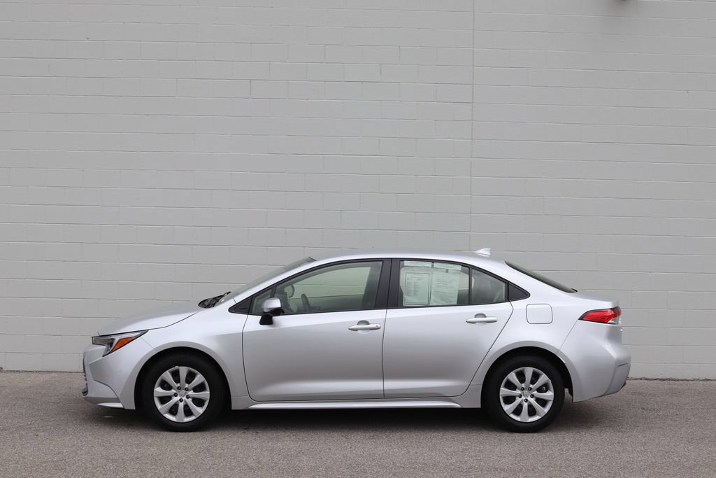 Used 2025 Toyota Corolla LE FWD image 5