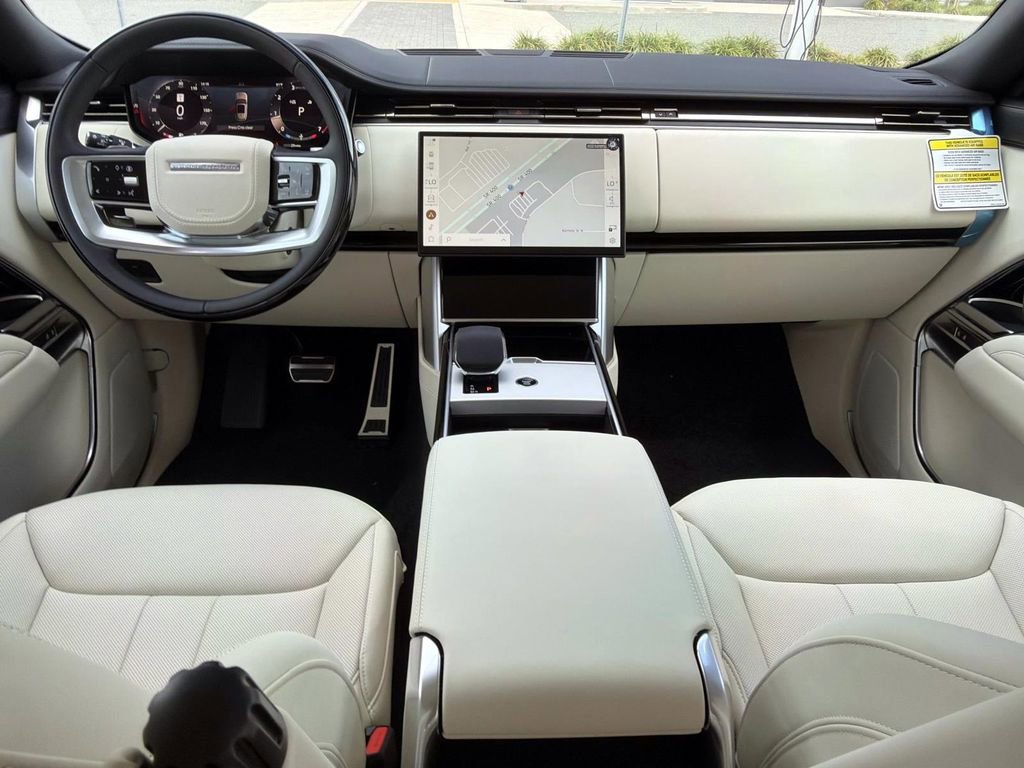 New 2025 Land Rover Range Rover SE image 14