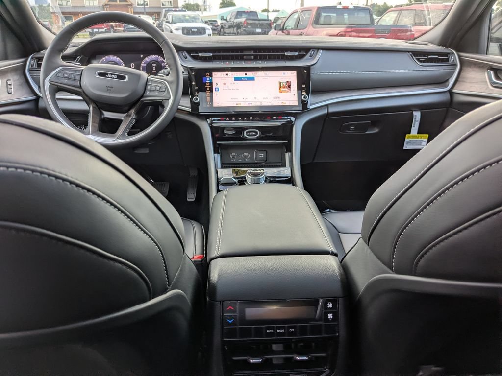 New 2027 Jeep Grand Cherokee L Limited AWD/4WD image 24