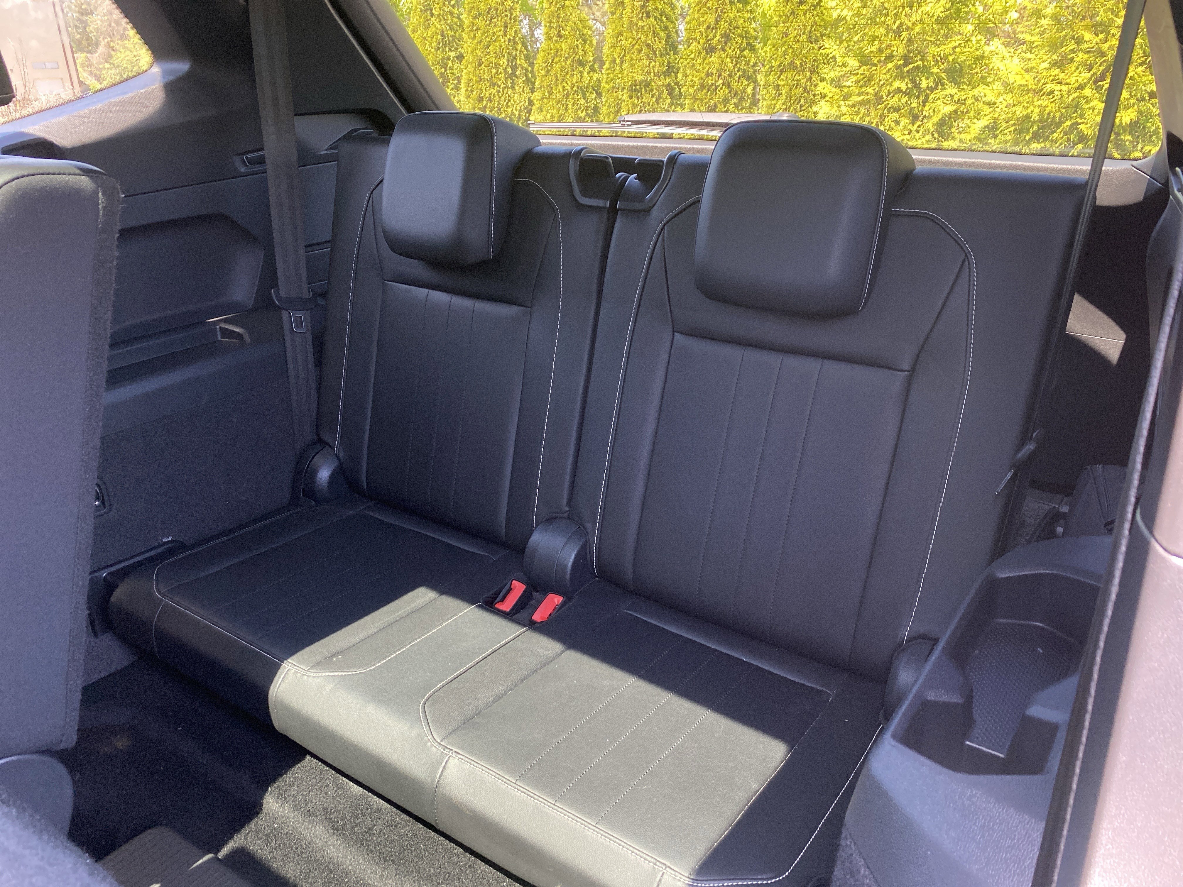 Used 2023 Volkswagen Tiguan SE R-Line FWD image 11