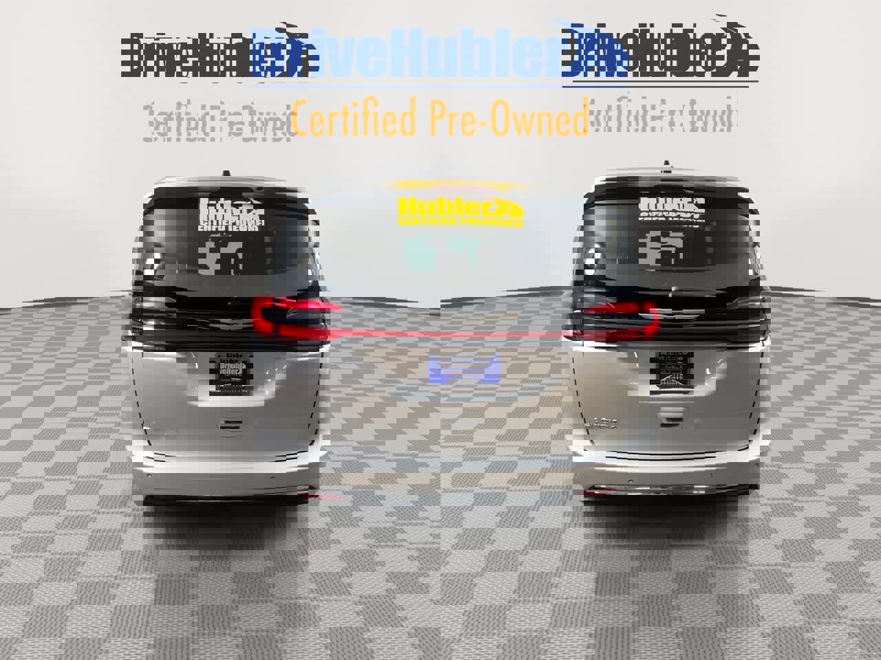 Used 2024 Chrysler Pacifica Touring-L image 7