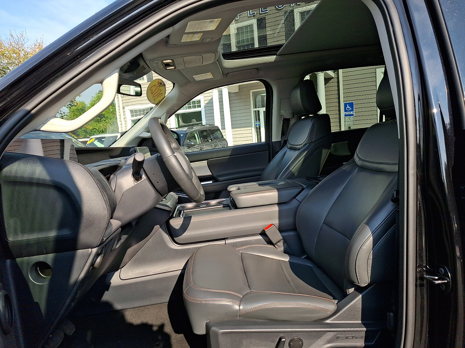 Used 2025 Ford Expedition Active AWD/4WD image 15