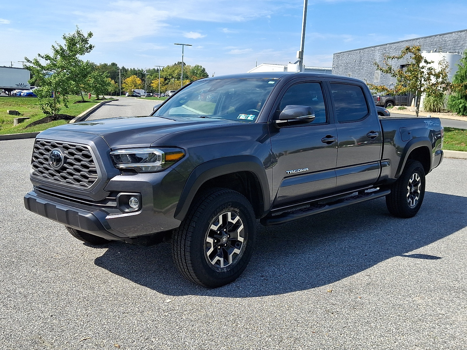 Used 2023 Toyota Tacoma TRD Off-Road w/ Technology Package AWD/4WD image 3
