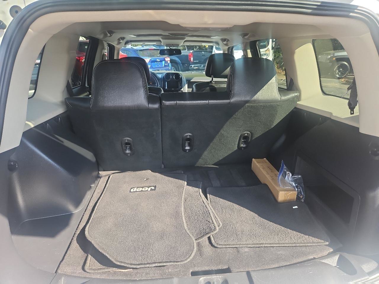 Used 2016 Jeep Patriot High Altitude AWD/4WD image 36
