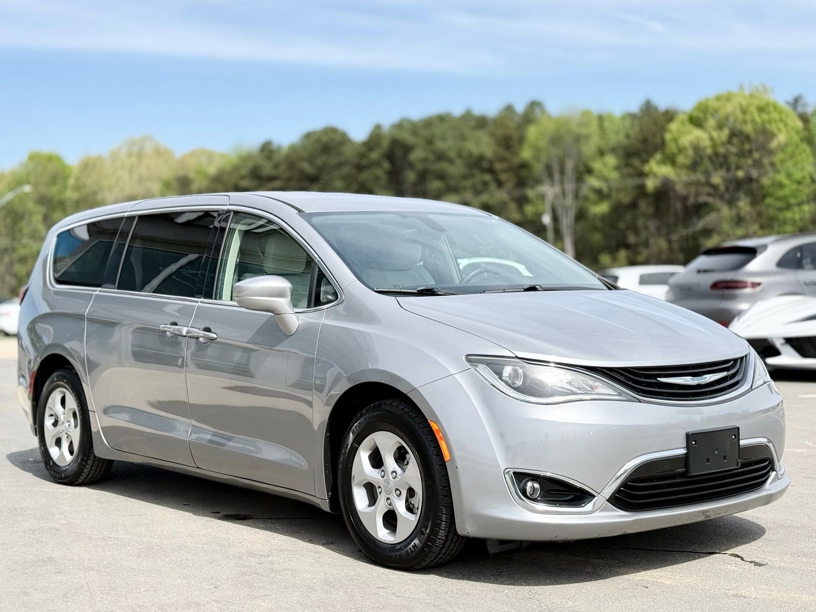 Used 2018 Chrysler Pacifica Touring Plus image 8
