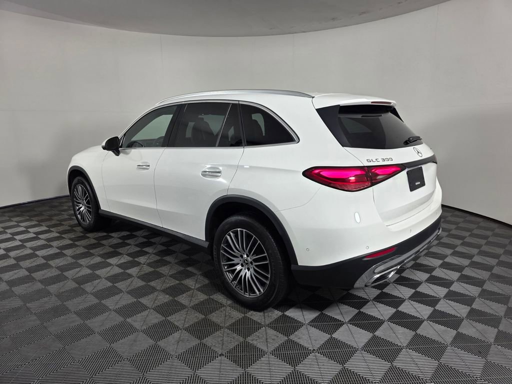 Used 2023 Mercedes-Benz GLC 300 4MATIC image 4