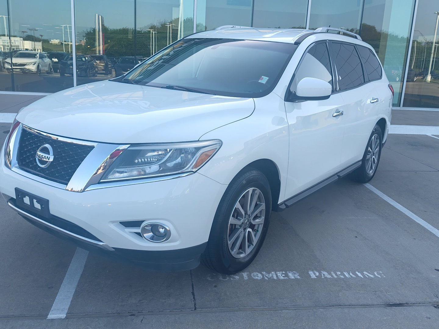 Used 2016 Nissan Pathfinder SV FWD image 3