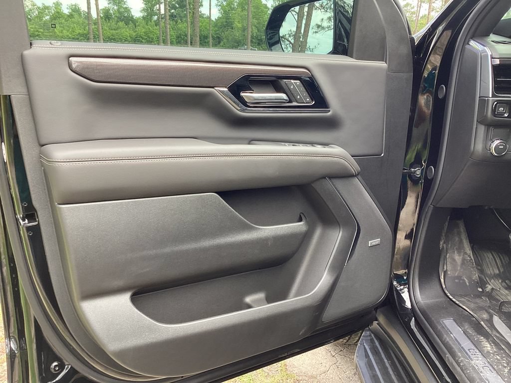 New 2026 GMC Yukon Elevation w/ LPO, Elevation Black Package RWD image 11