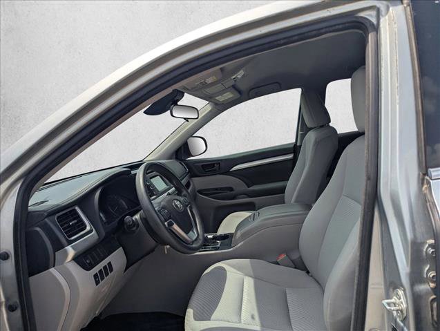 Used 2017 Toyota Highlander LE FWD image 12