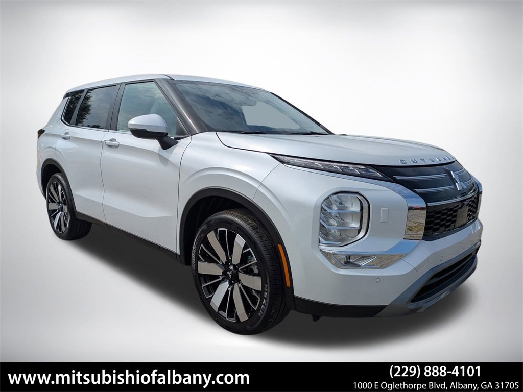 New 2025 Mitsubishi Outlander SE image 1