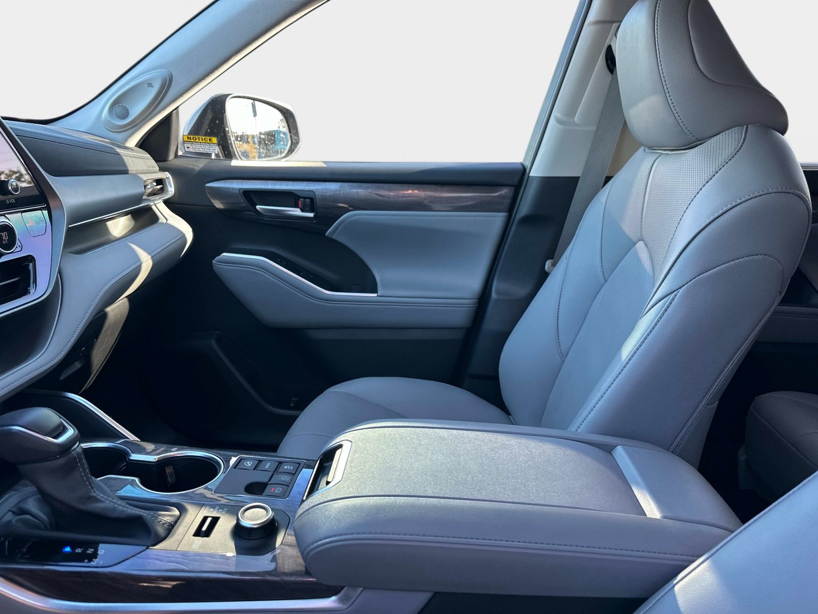 Used 2025 Toyota Highlander Limited image 26