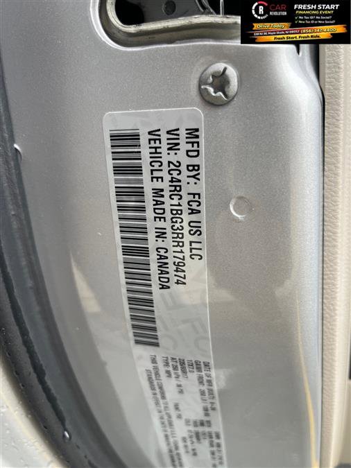 Used 2024 Chrysler Pacifica Touring-L image 13