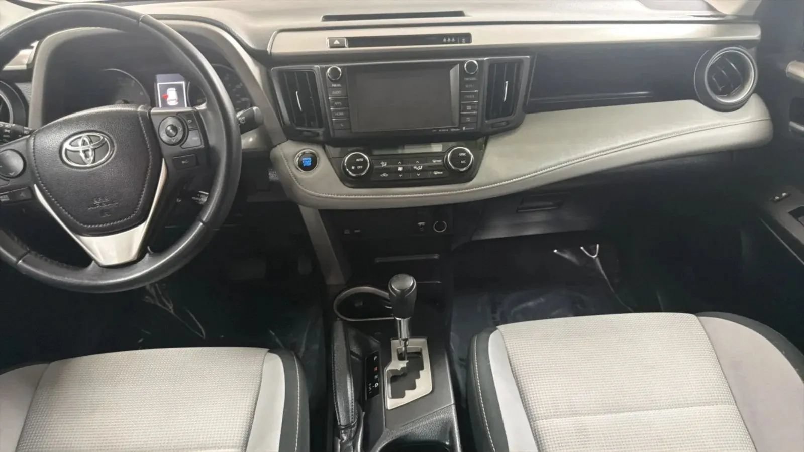 Used 2018 Toyota RAV4 XLE FWD image 17