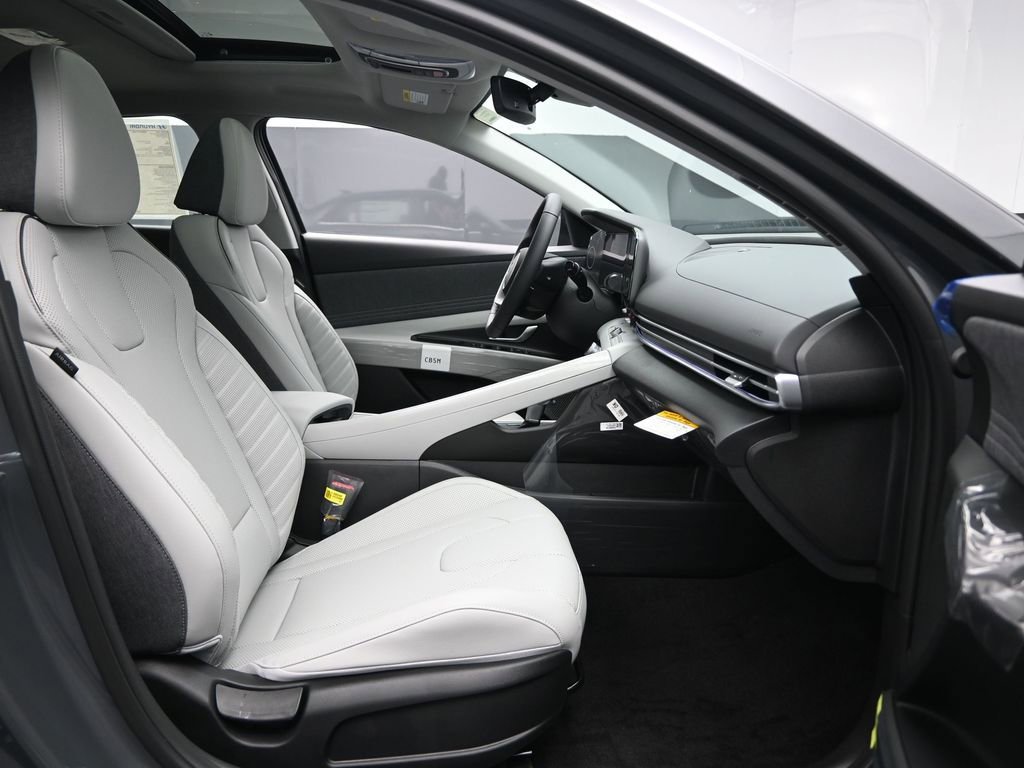 Certified 2025 Hyundai Elantra Limited image 35