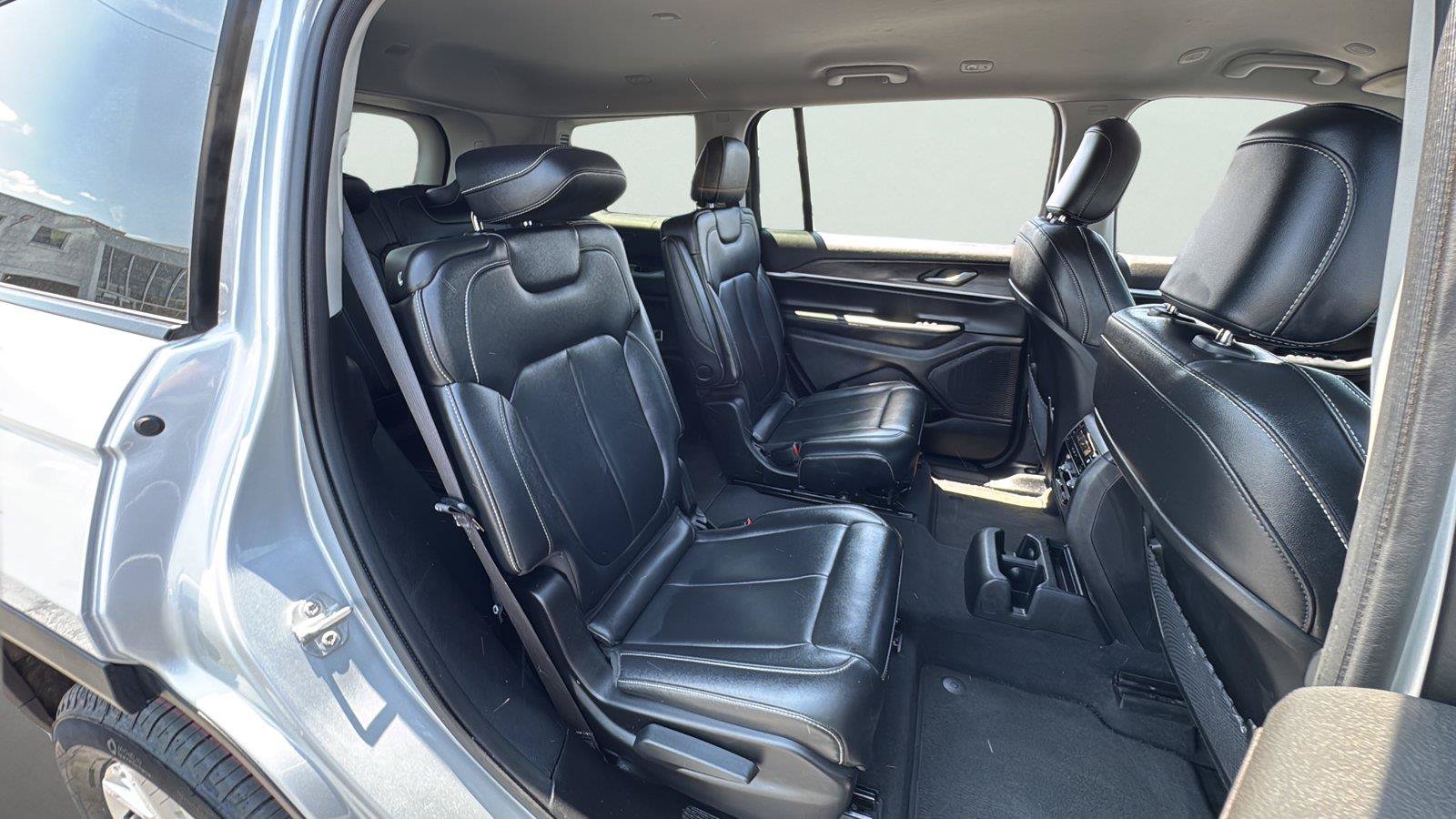 Used 2023 Jeep Grand Cherokee L Limited AWD/4WD image 22